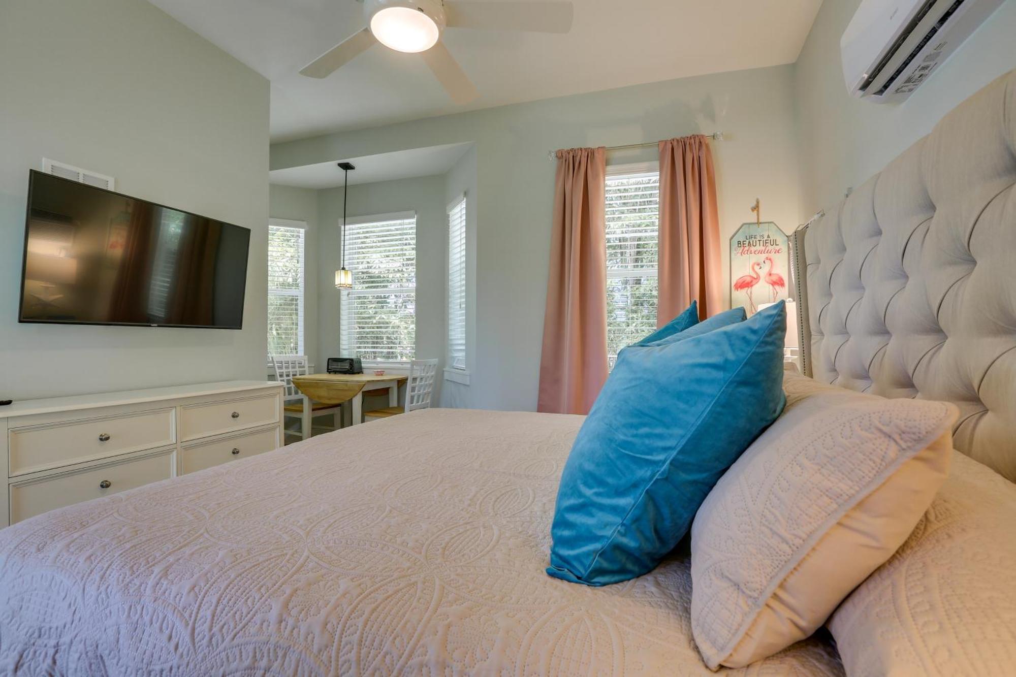 Riverfront Florida With Pool And Hot Tub Access *