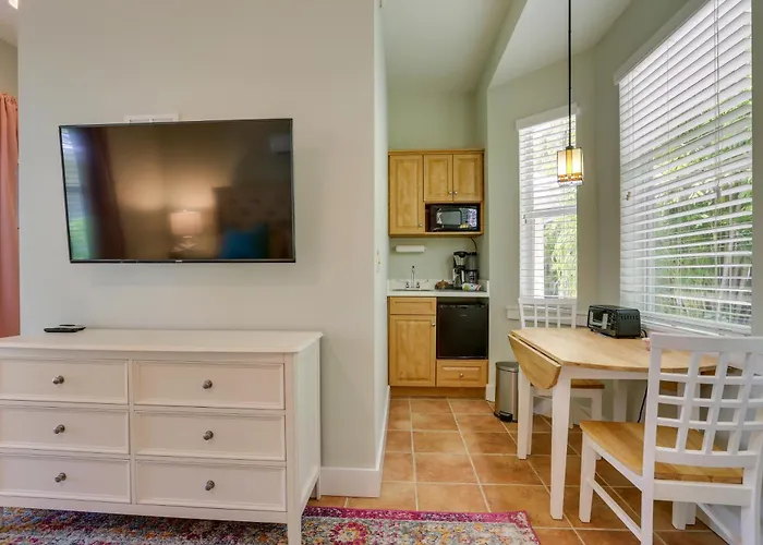 Riverfront Florida Studio With Pool And Hot Tub Access