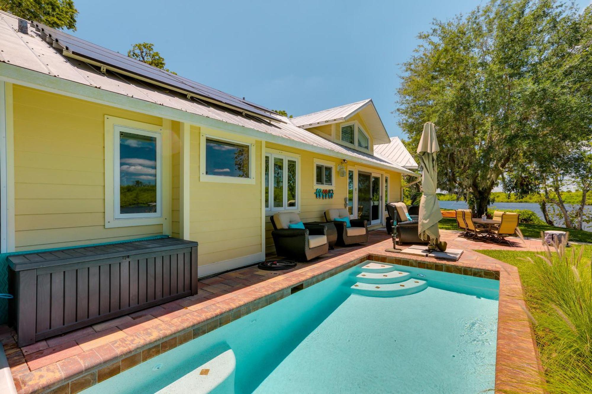 Riverfront Florida With Pool And Hot Tub Access LaBelle
