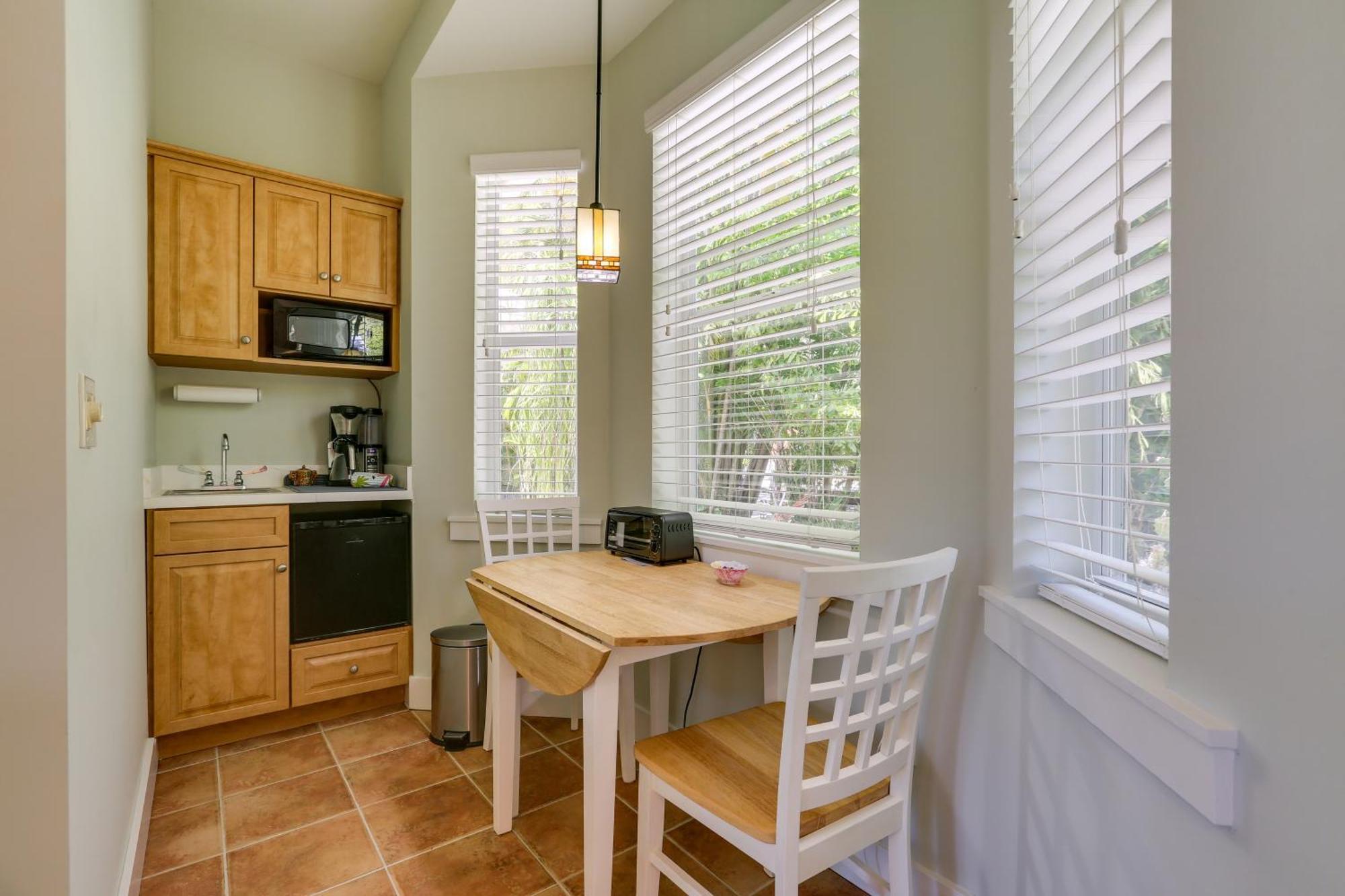 Apartment Riverfront Florida With Pool And Hot Tub Access