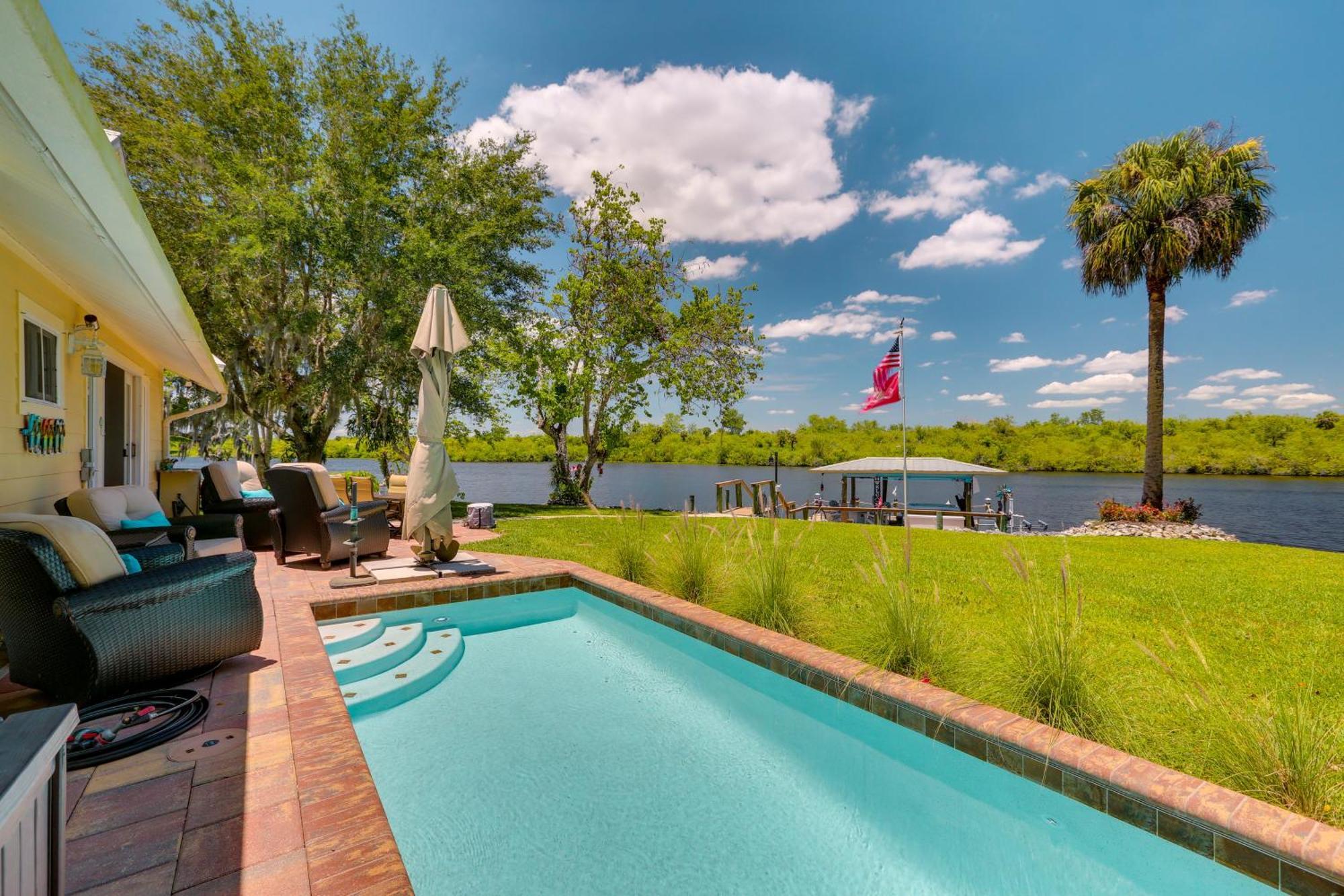 Apartment Riverfront Florida With Pool And Hot Tub Access