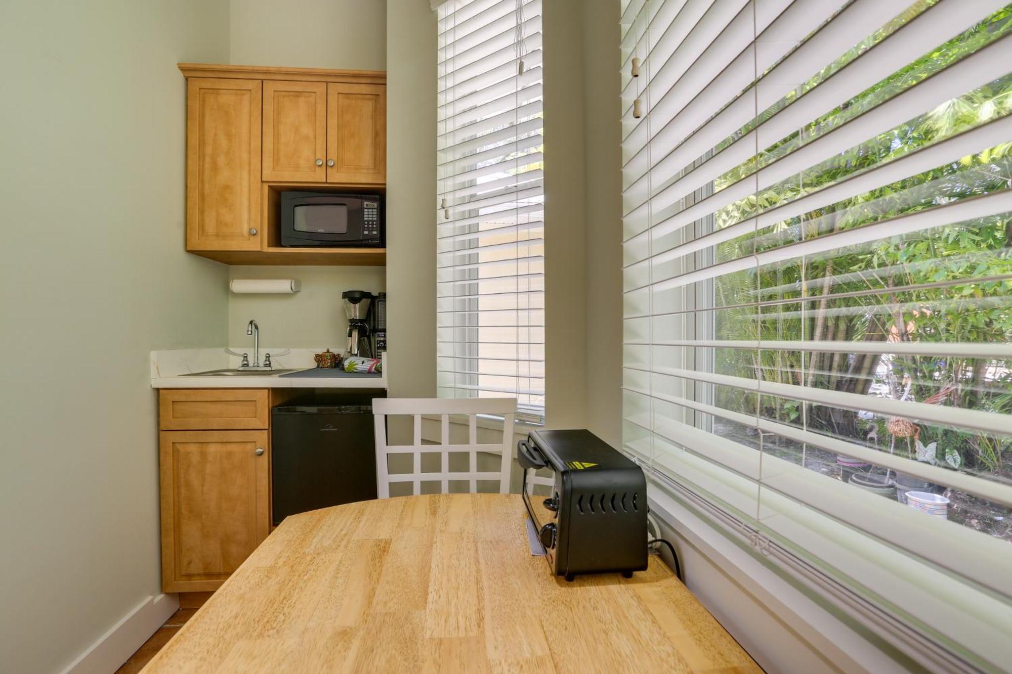 Riverfront Florida With Pool And Hot Tub Access Apartment LaBelle