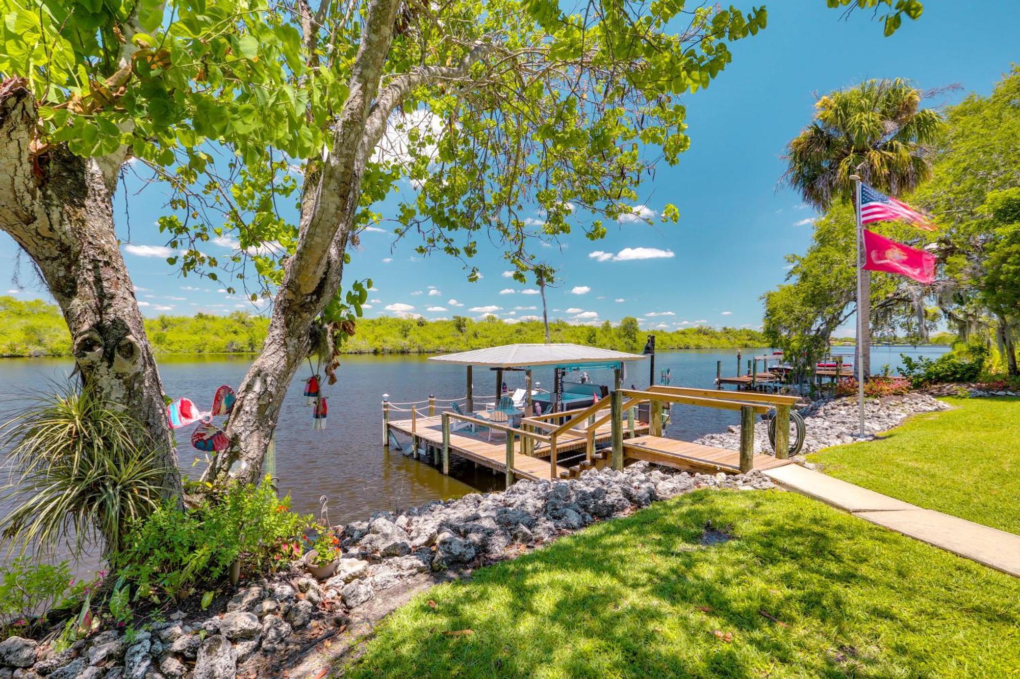 Riverfront Florida With Pool And Hot Tub Access Apartment *